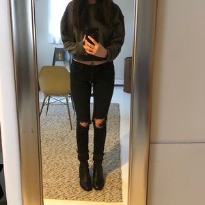 Distressed knee jeans